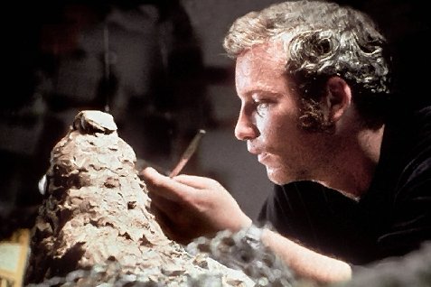Roy Neary (Richard Dreyfuss) forsker desperat  gjenskape fjellet han har sett i nrkontakten med utenomjordiske vesener i Steven Spielbergs "Close Encounters of the Third King".